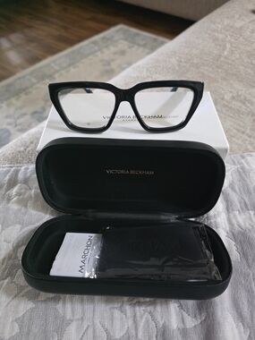 Victoria Beckham Black Gloss Cat-Eye Glasses